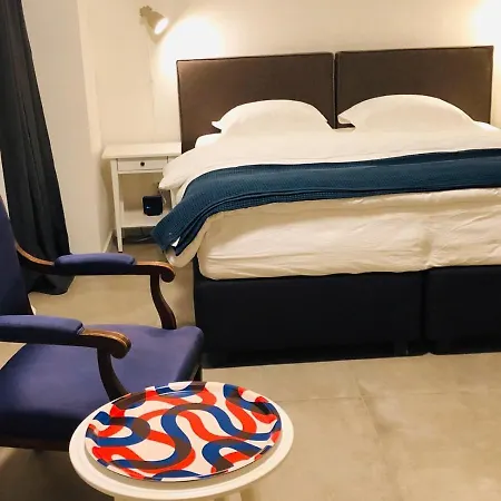 Bed & Breakfast Mondriaan 3*