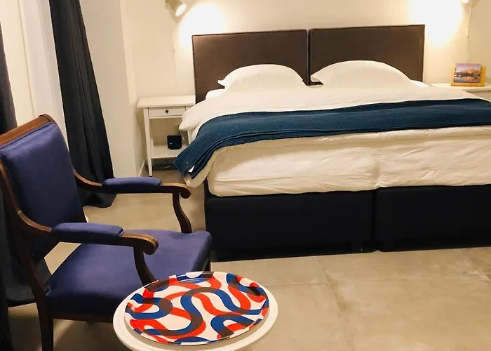 Bed & Breakfast Mondriaan 3*