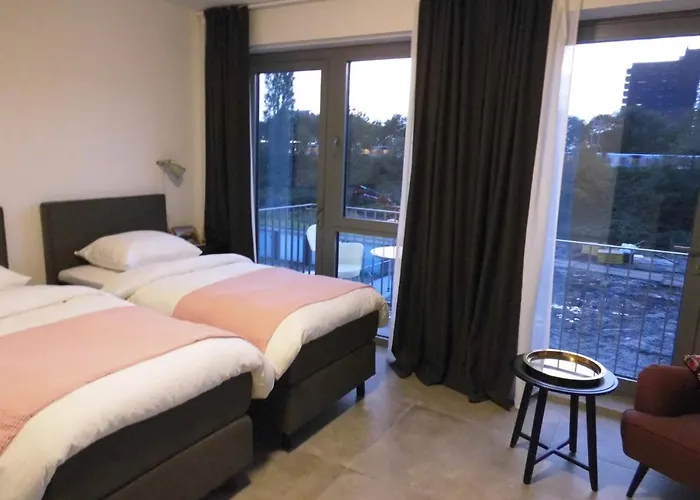 Bed & Breakfast Mondriaan 3*