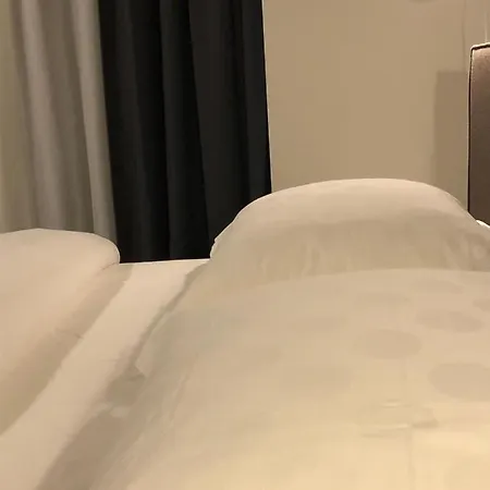 לינה וארוחת בוקר Mondriaan אמסטרדם